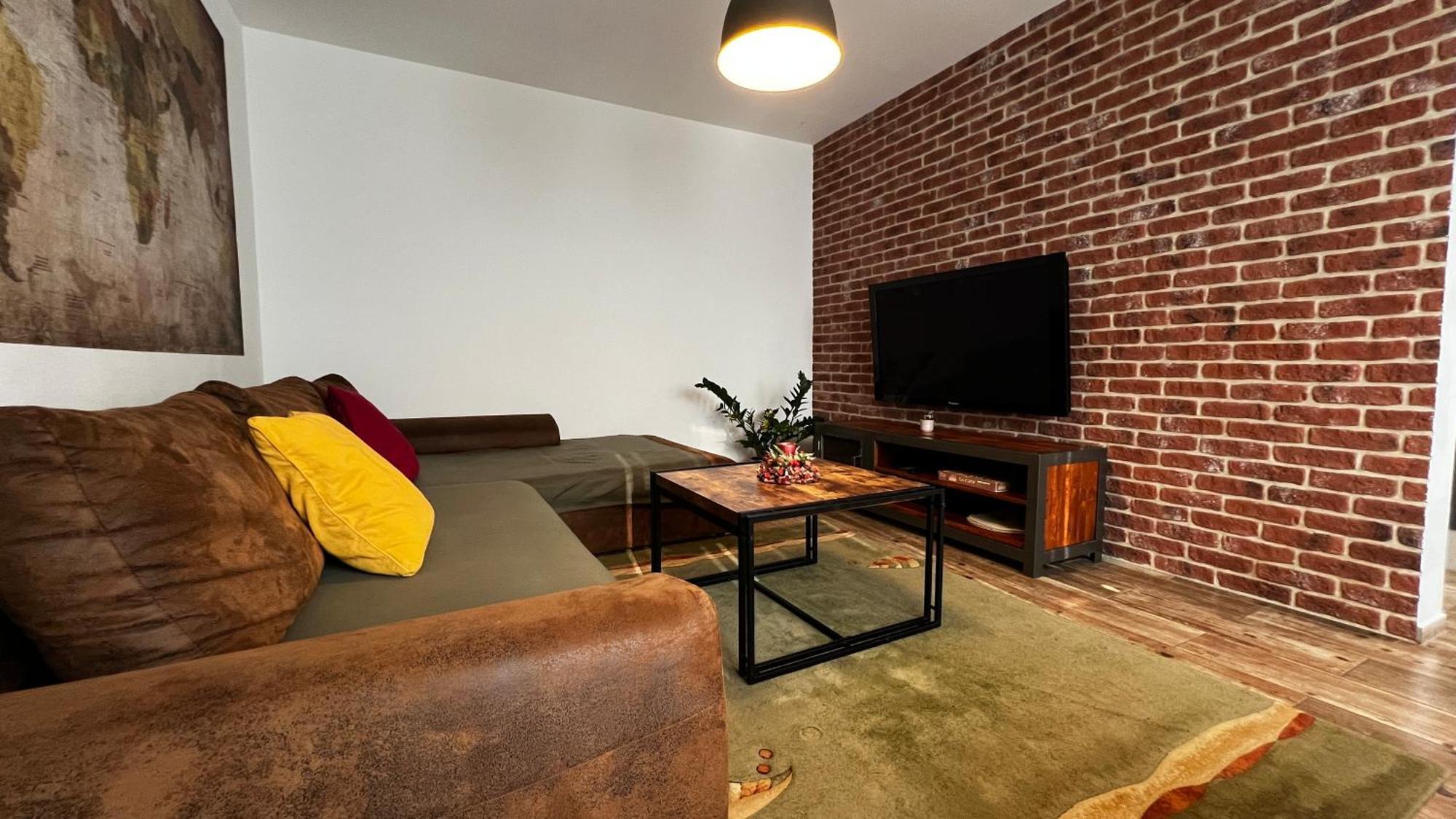 Industrial Apartment I 24Hr Self Check-In I Free Parking & Coffee 반스카비스트리카 외부 사진